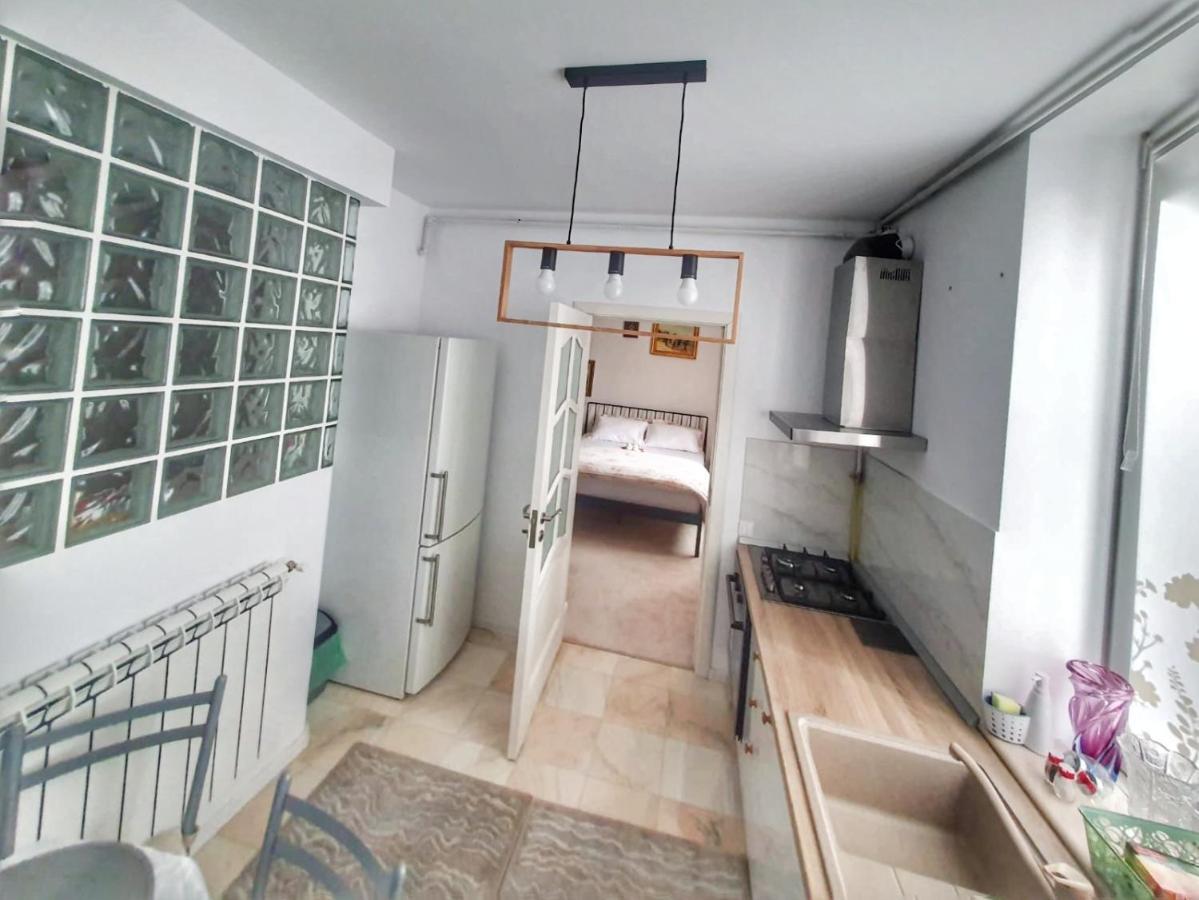 Apartamento Garsoniera C&L Petroşani Exterior foto
