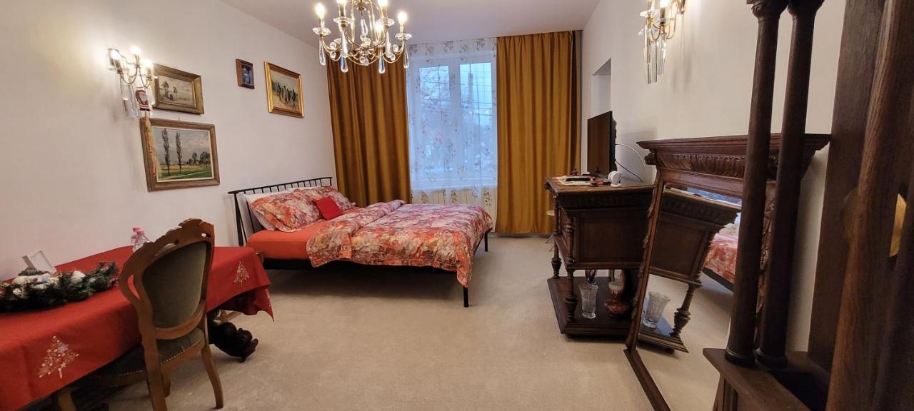 Apartamento Garsoniera C&L Petroşani Exterior foto