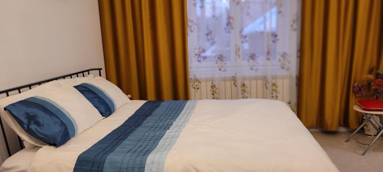 Apartamento Garsoniera C&L Petroşani Exterior foto