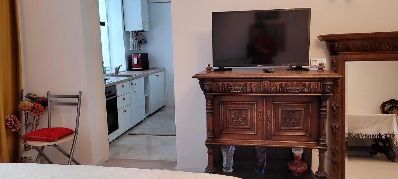 Apartamento Garsoniera C&L Petroşani Exterior foto