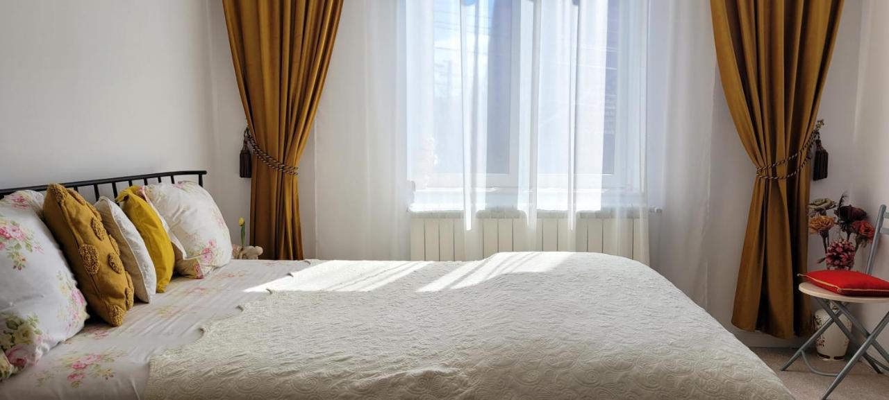 Apartamento Garsoniera C&L Petroşani Exterior foto