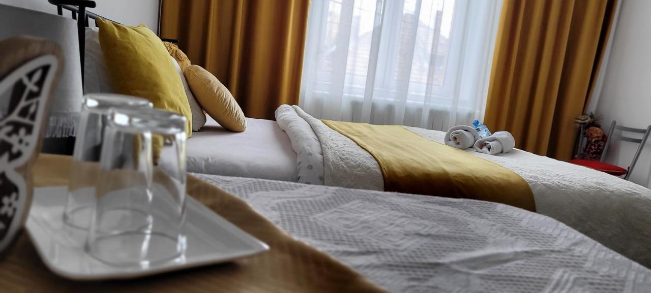Apartamento Garsoniera C&L Petroşani Exterior foto